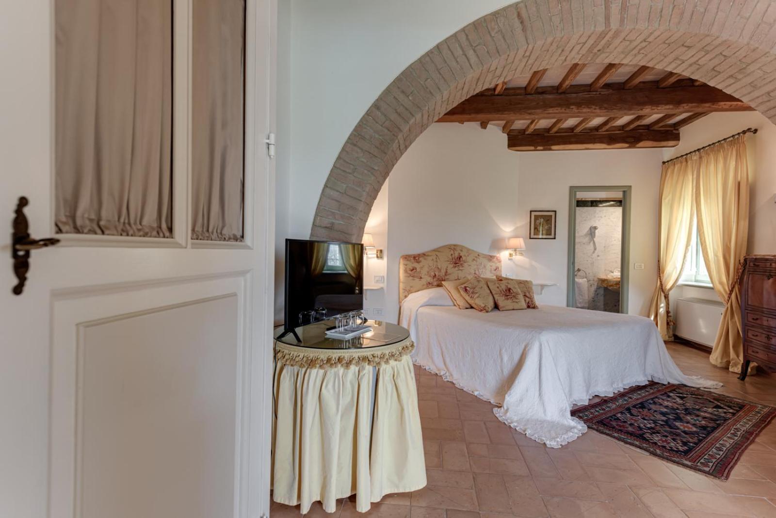Villa Il Castagno Wine & Resort Siena Exterior photo