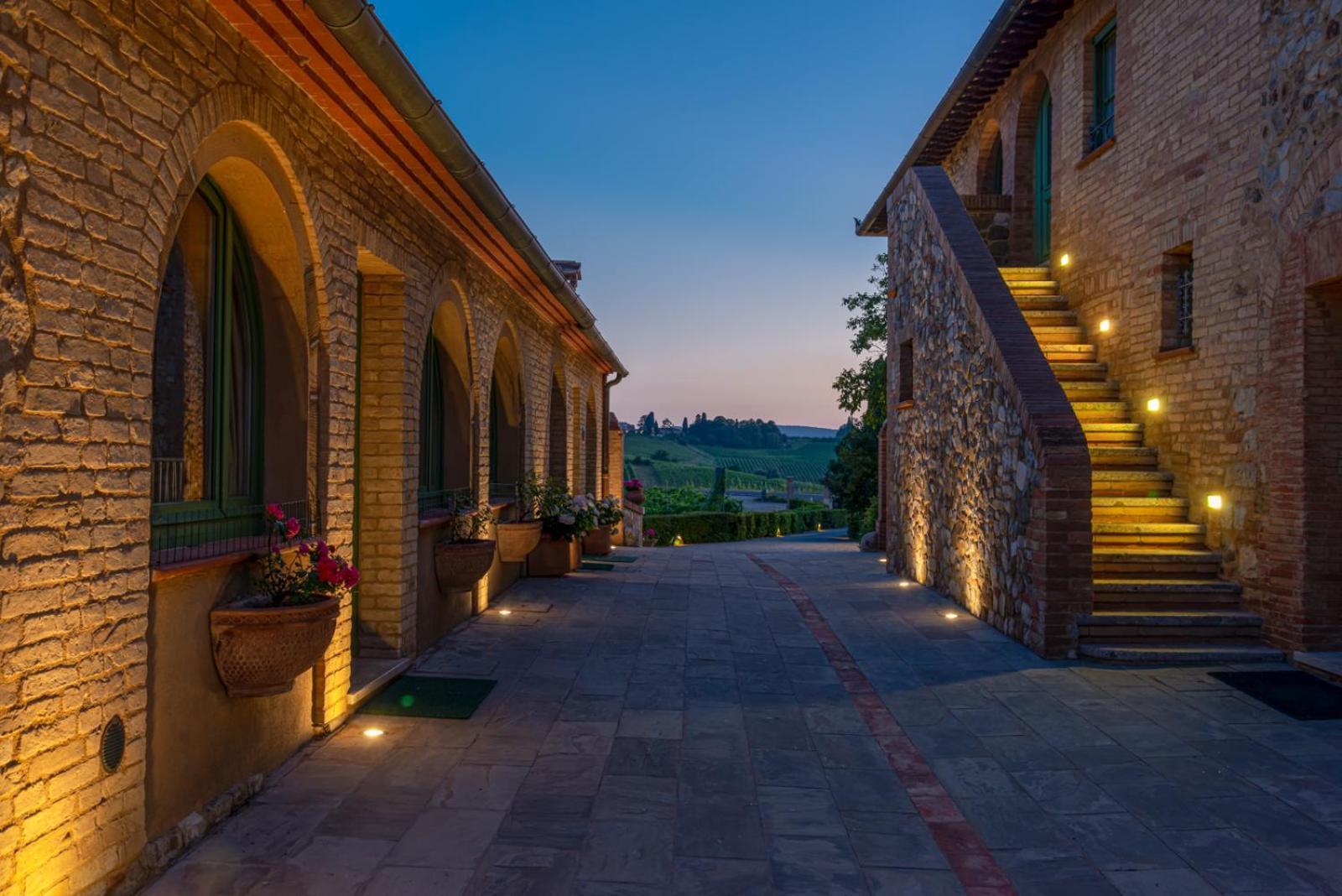 Villa Il Castagno Wine & Resort Siena Exterior photo